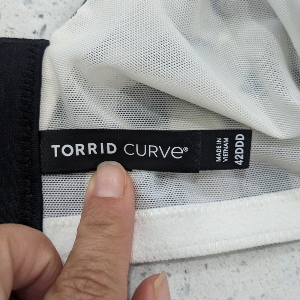 Torrid Curve 360 Back Smoothing Push-Up Plunge Br… - image 6